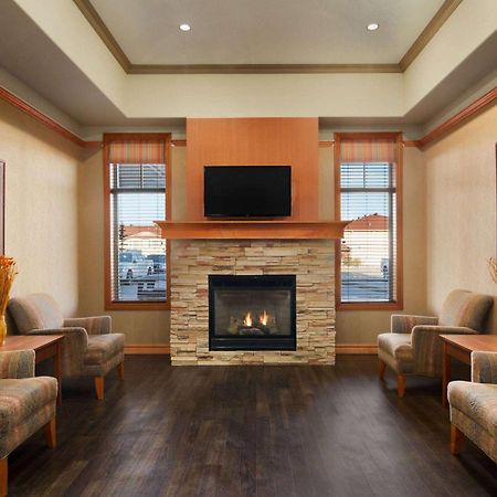 Days Inn & Suites By Wyndham Edmonton Airport Ледюк Екстериор снимка