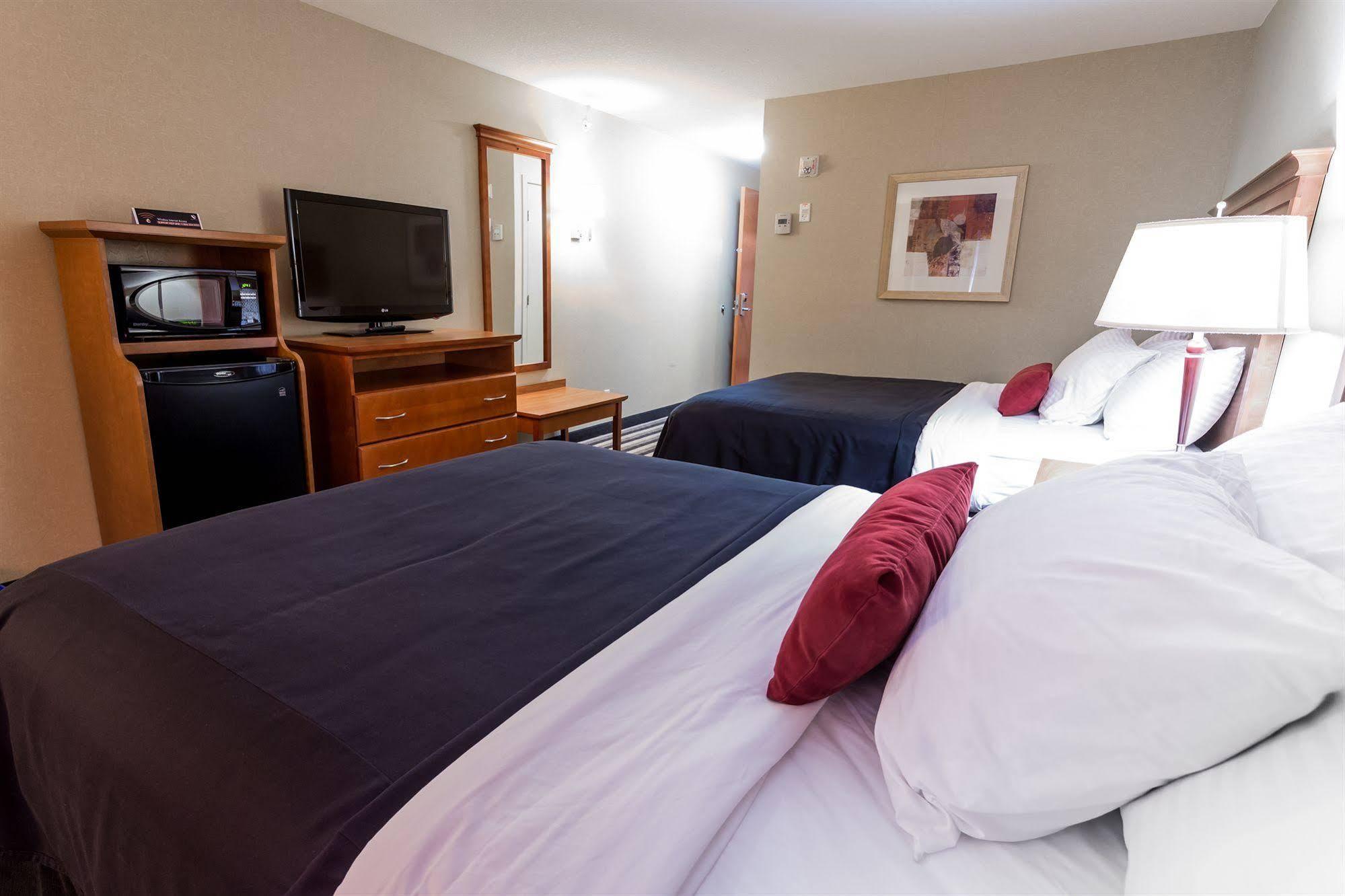 Days Inn & Suites By Wyndham Edmonton Airport Ледюк Екстериор снимка