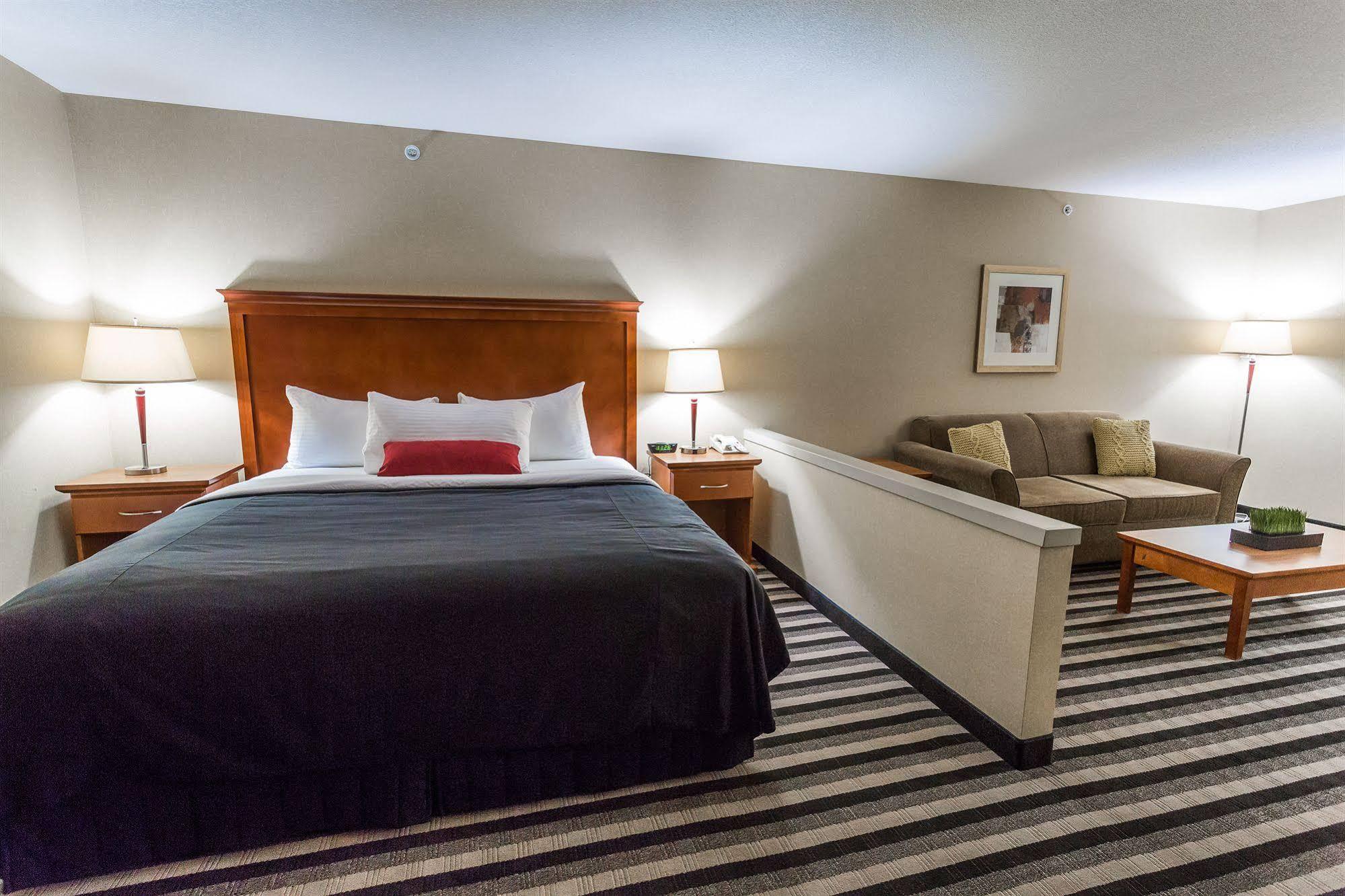 Days Inn & Suites By Wyndham Edmonton Airport Ледюк Екстериор снимка