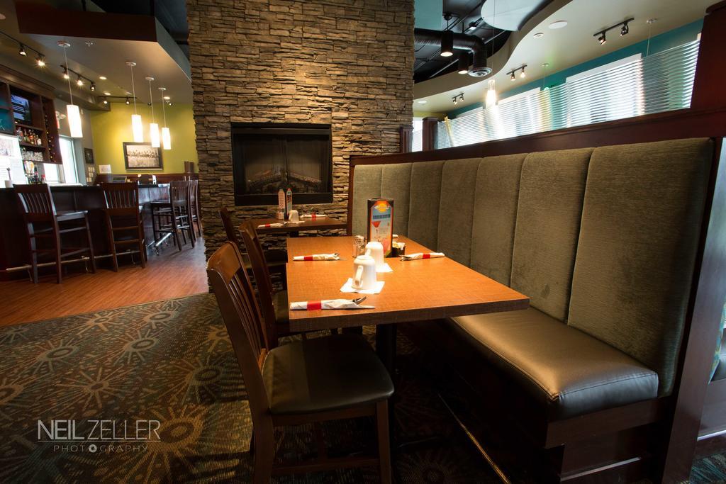 Days Inn & Suites By Wyndham Edmonton Airport Ледюк Екстериор снимка