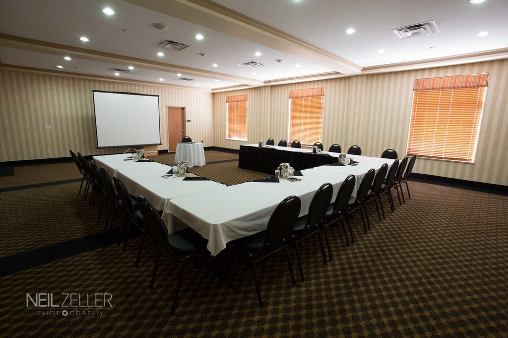 Days Inn & Suites By Wyndham Edmonton Airport Ледюк Екстериор снимка