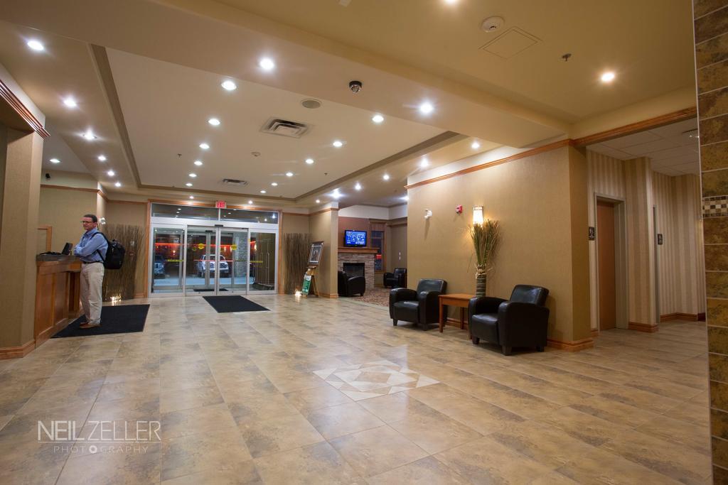 Days Inn & Suites By Wyndham Edmonton Airport Ледюк Екстериор снимка