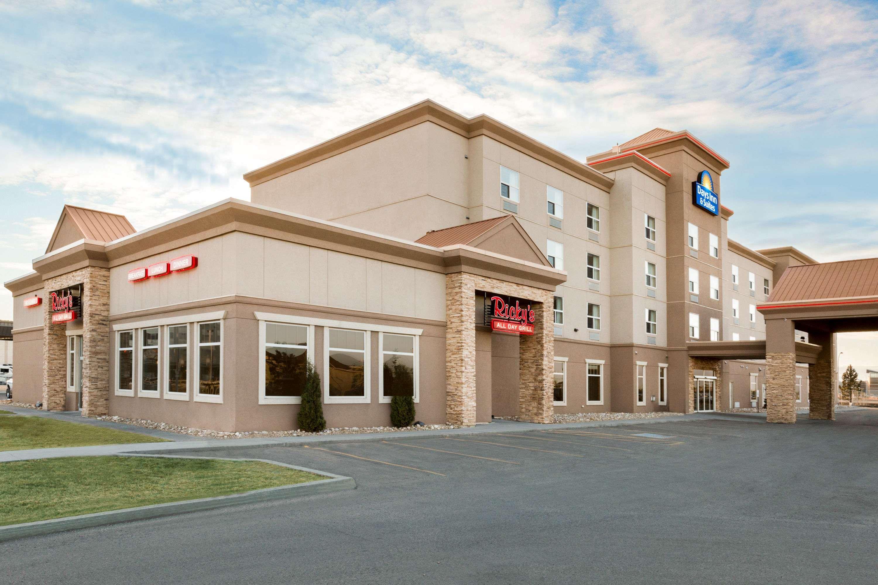 Days Inn & Suites By Wyndham Edmonton Airport Ледюк Екстериор снимка