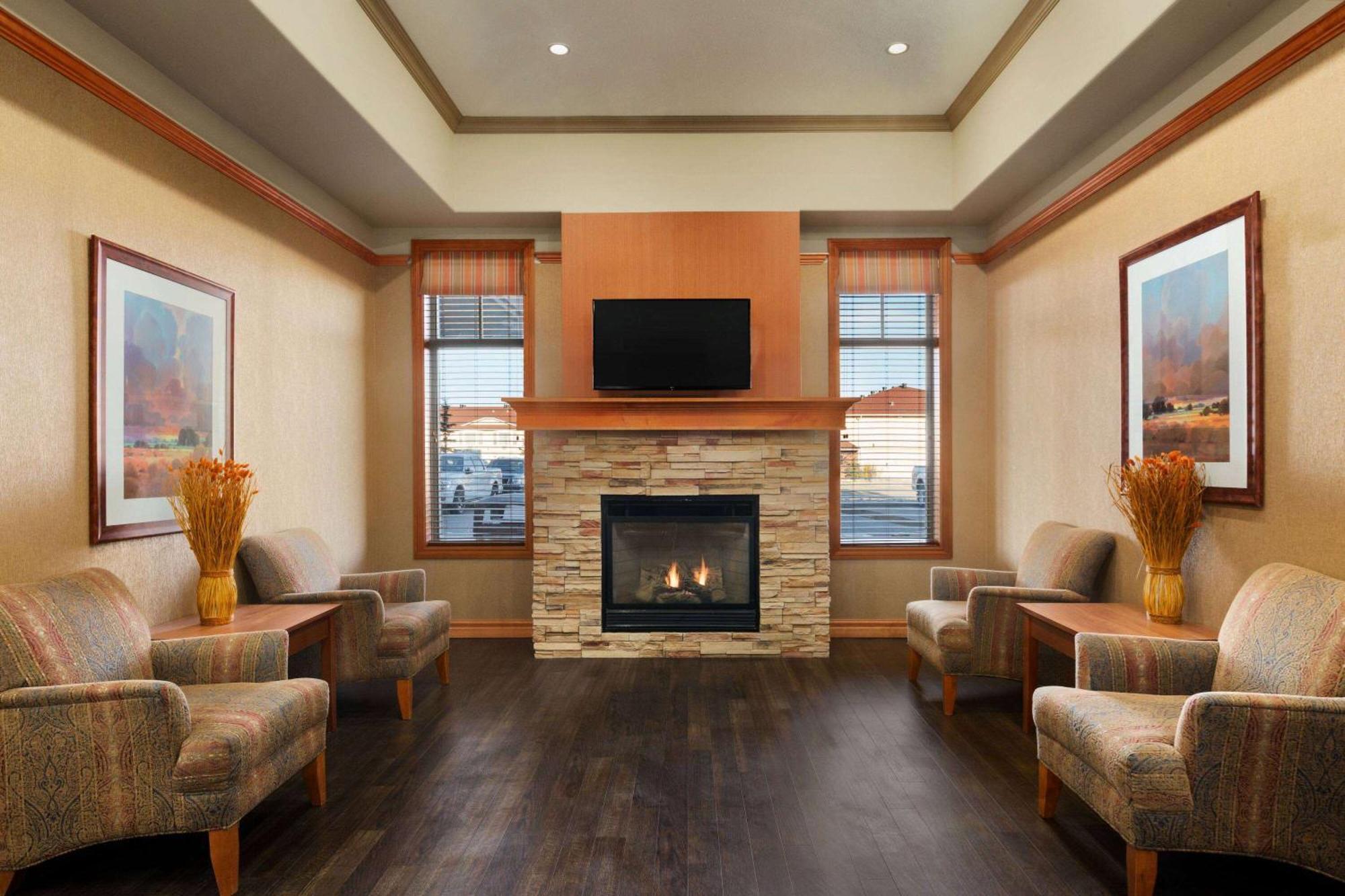 Days Inn & Suites By Wyndham Edmonton Airport Ледюк Екстериор снимка