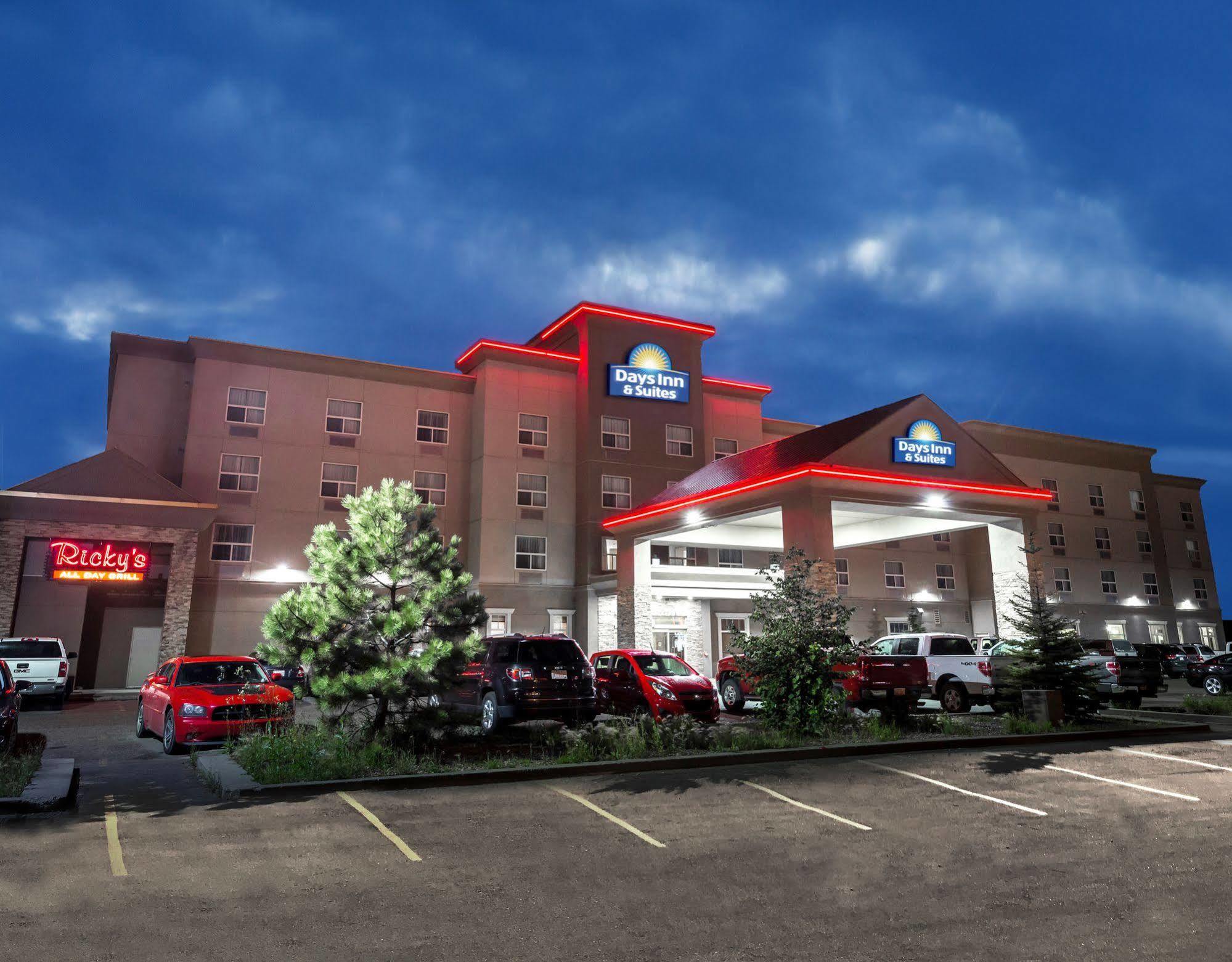 Days Inn & Suites By Wyndham Edmonton Airport Ледюк Екстериор снимка