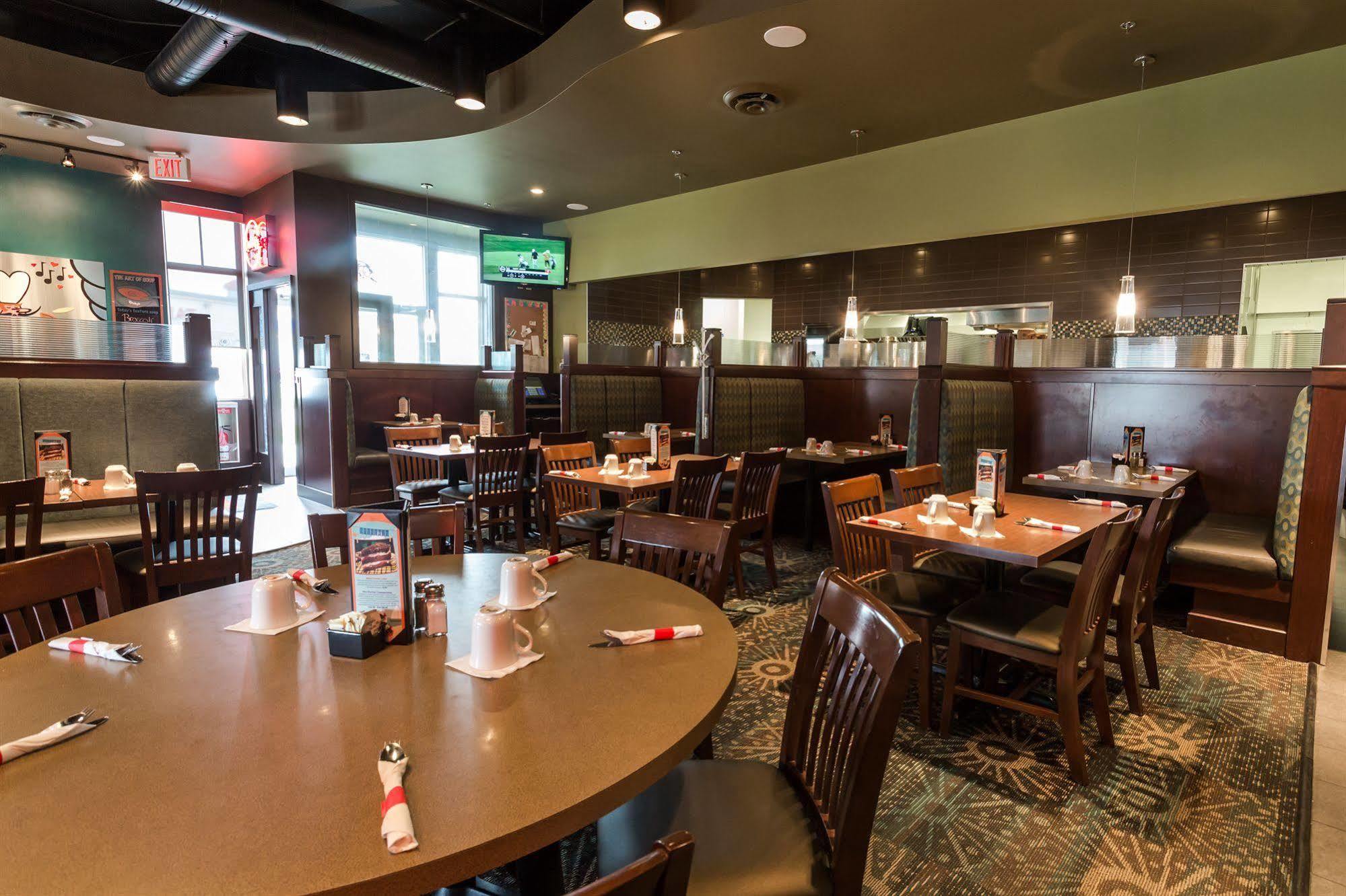 Days Inn & Suites By Wyndham Edmonton Airport Ледюк Екстериор снимка